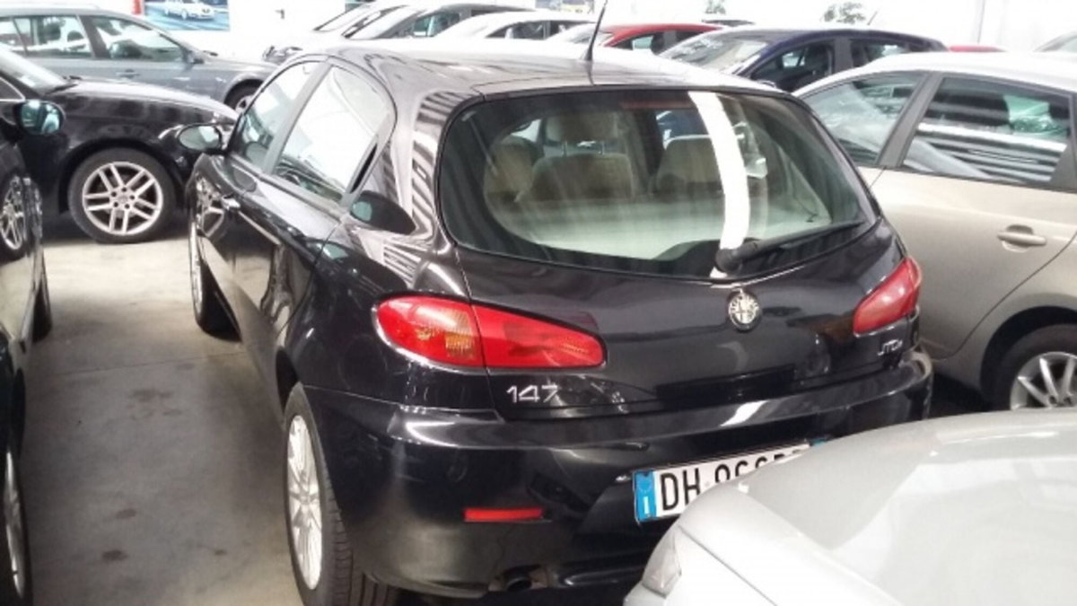Alfa Romeo 147 1.9 JTD (120) 5 porte Distinctive (3)