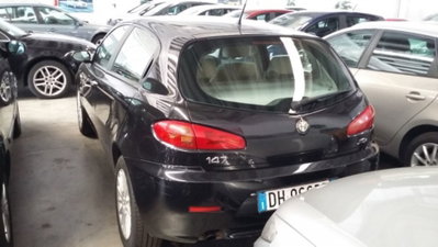 Alfa Romeo 147 1.9 JTD (120) 5 porte Distinctive (3)