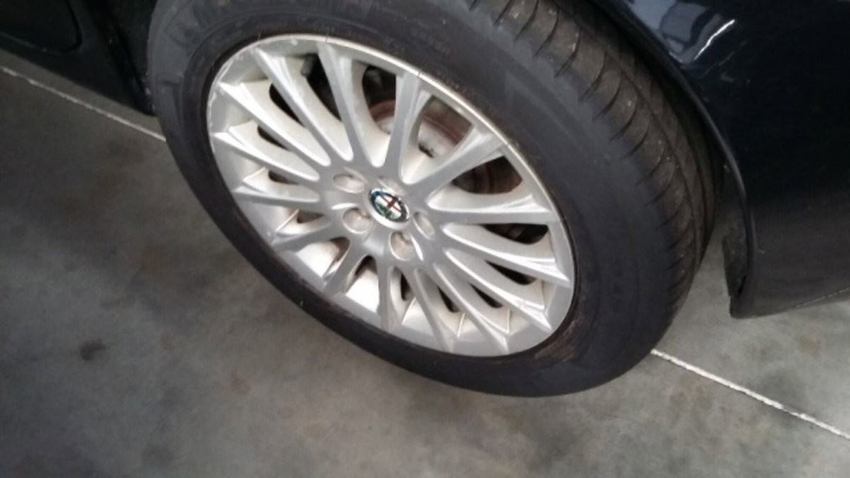 Alfa Romeo 147 1.9 JTD (120) 5 porte Distinctive (4)