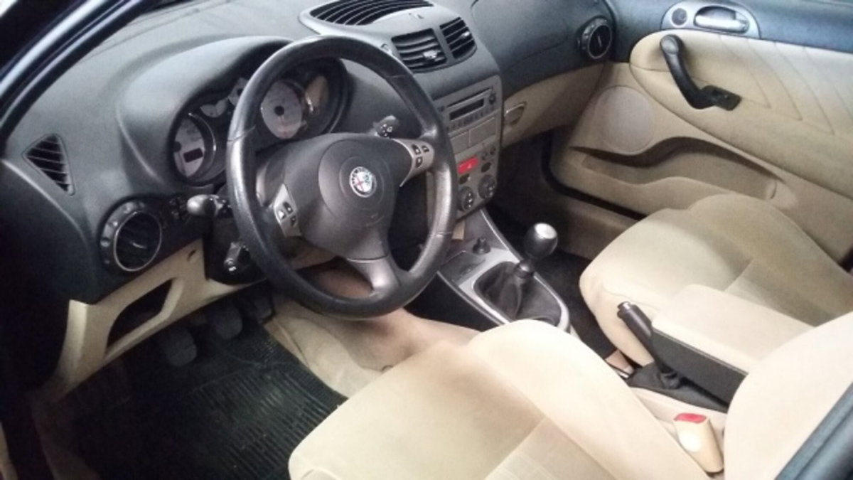 Alfa Romeo 147 1.9 JTD (120) 5 porte Distinctive (5)
