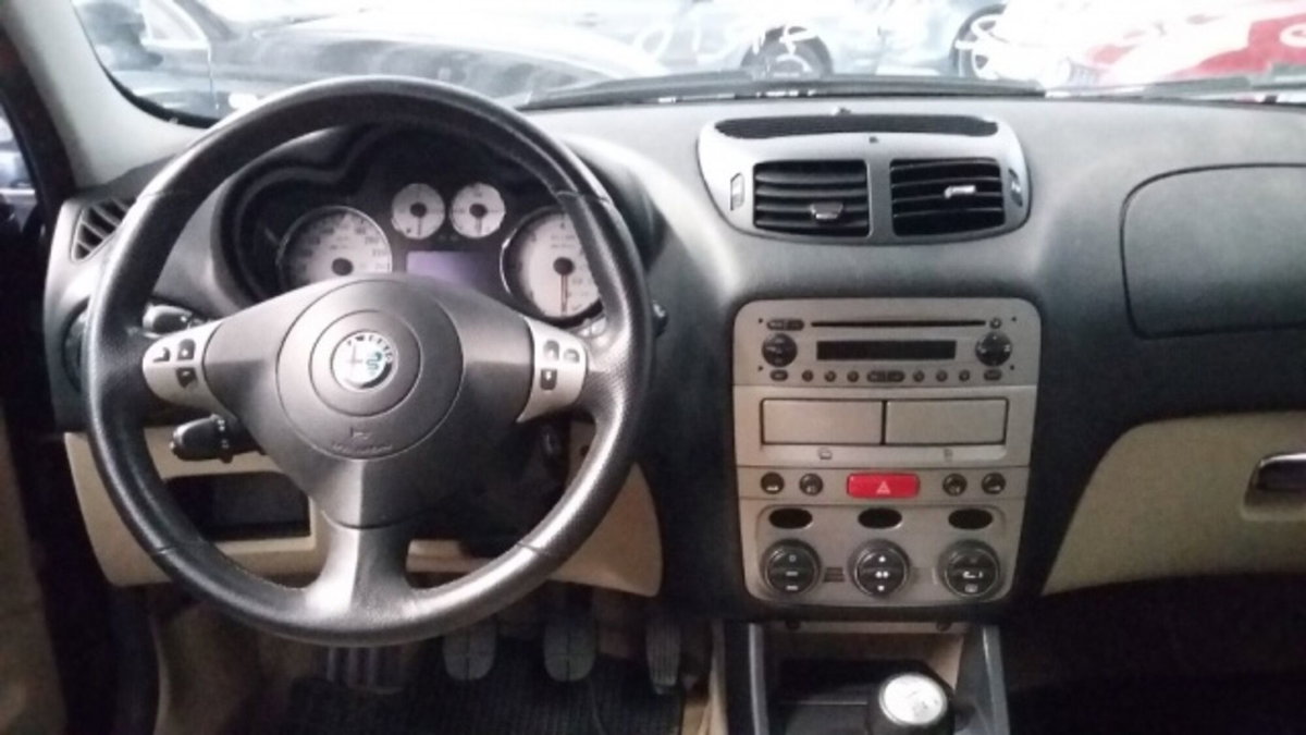 Alfa Romeo 147 1.9 JTD (120) 5 porte Distinctive (7)