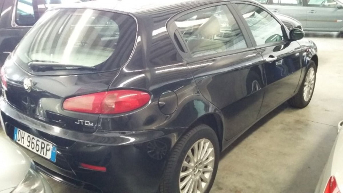 Alfa Romeo 147 1.9 JTD (120) 5 porte Distinctive (8)