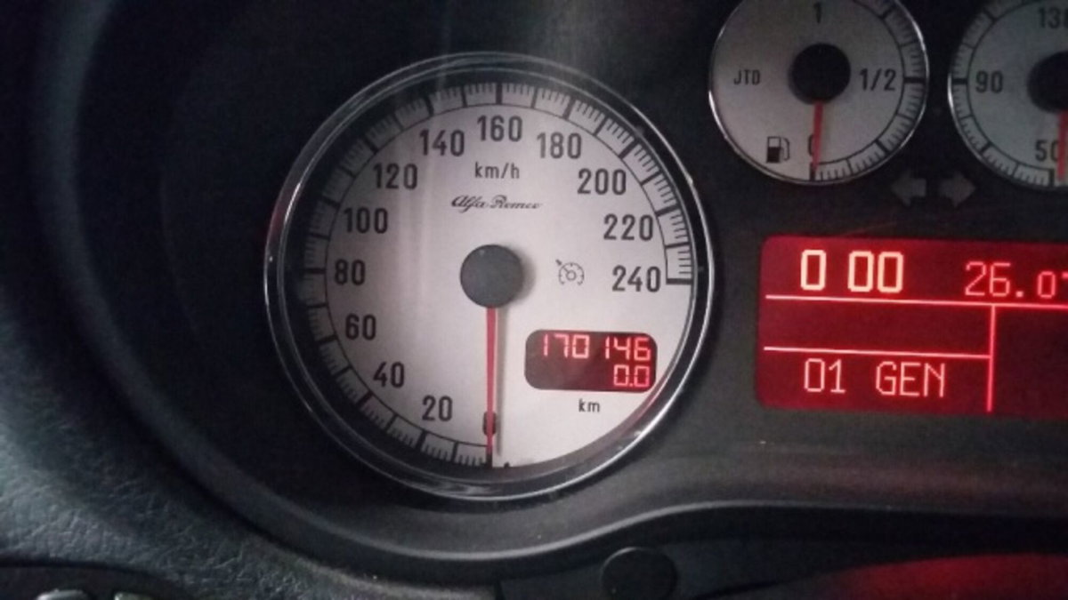Alfa Romeo 147 1.9 JTD (120) 5 porte Distinctive (9)
