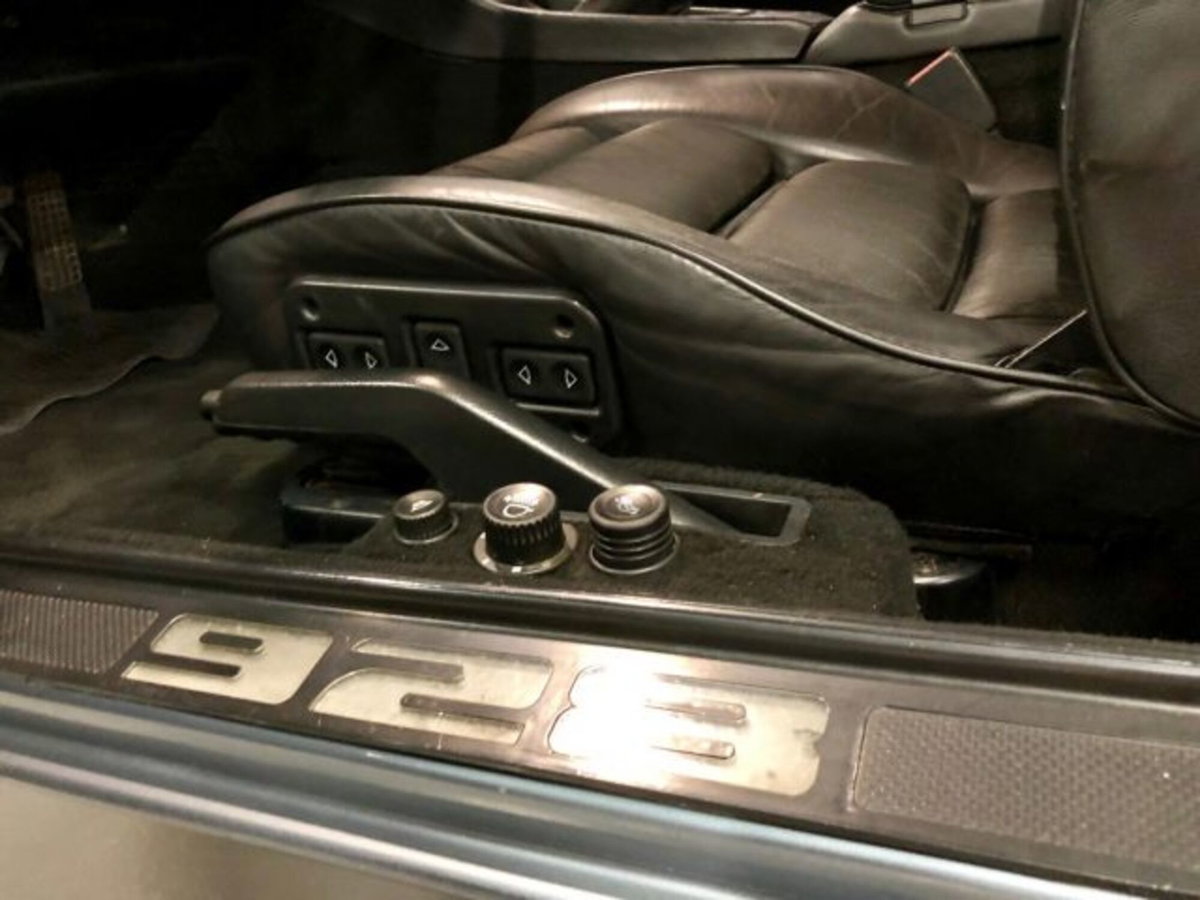 Porsche 928 S (19)