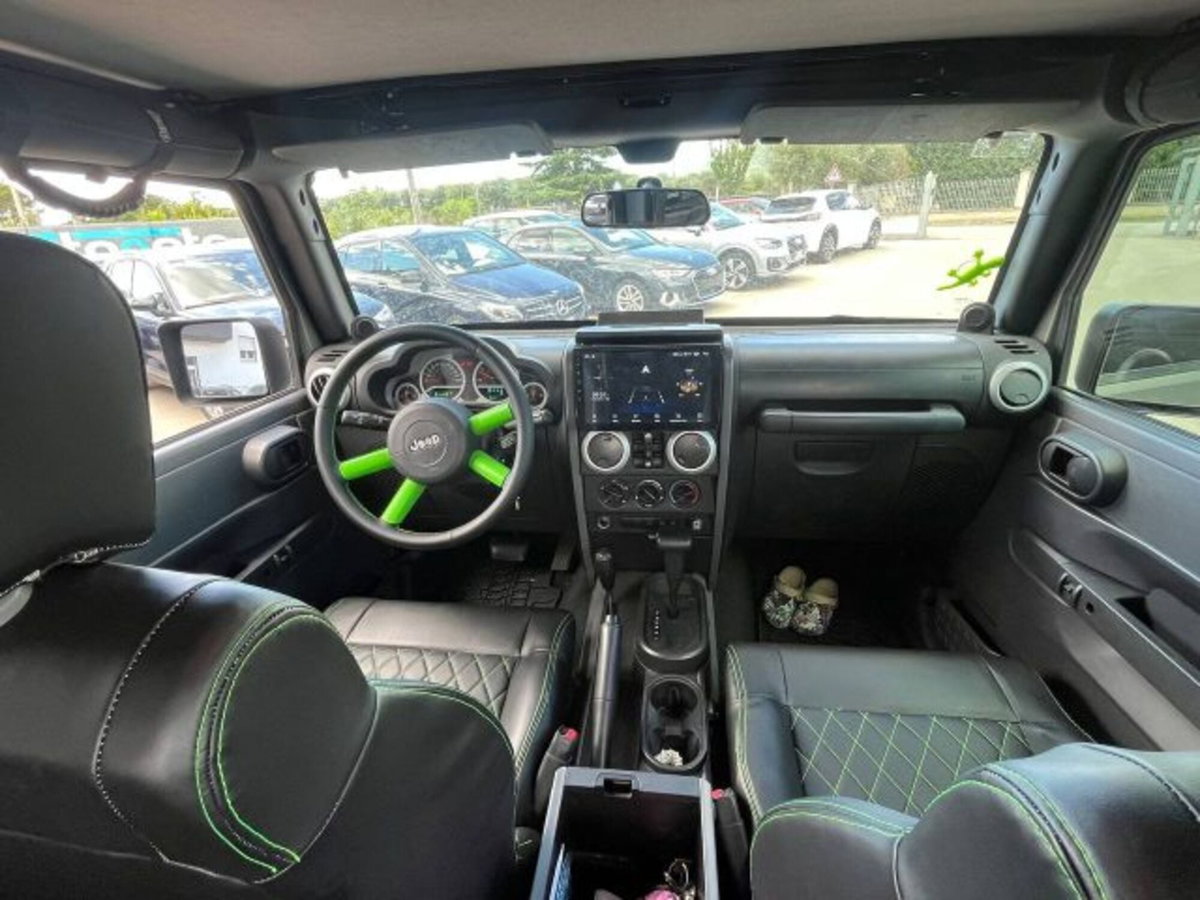 Jeep Wrangler Unlimited 2.8 CRD DPF Sahara (19)