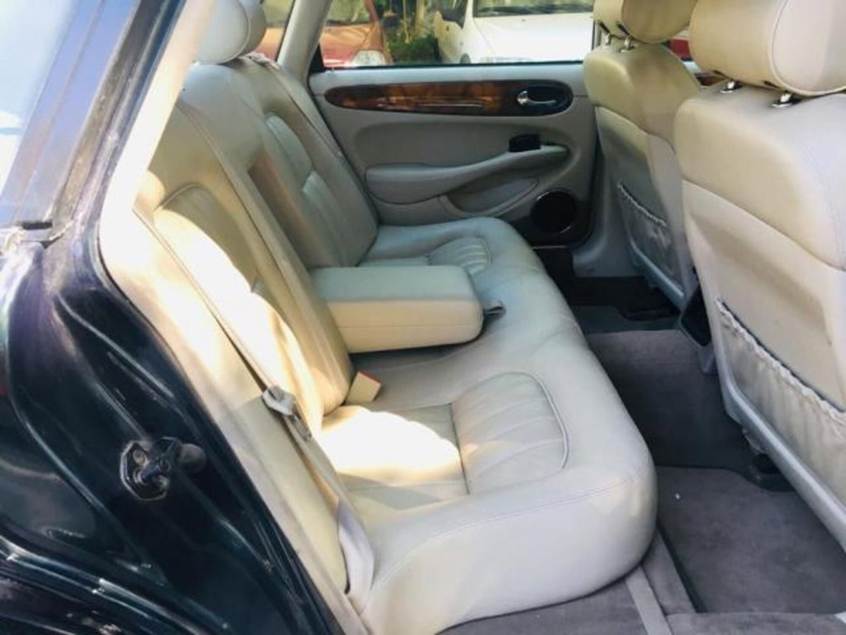 Jaguar XJ8 3.2 cat LWB (16)