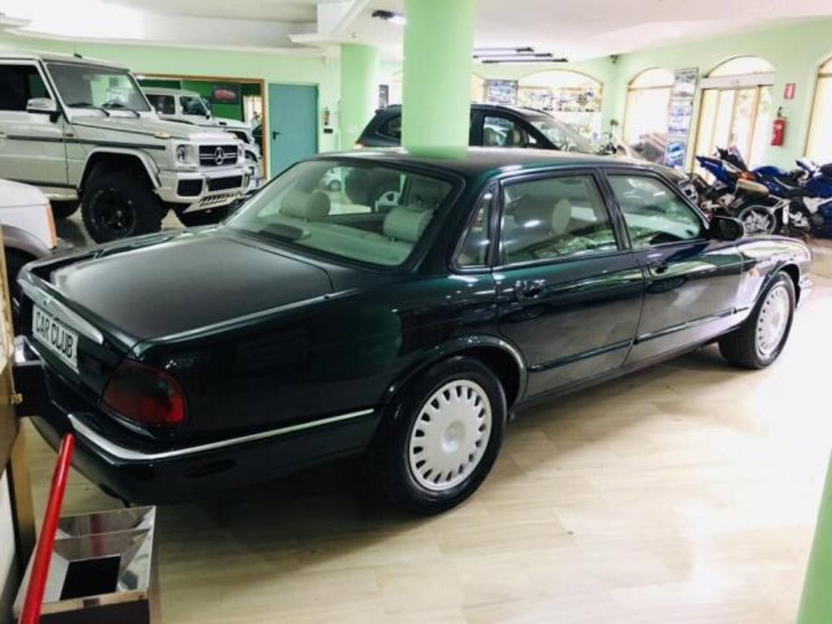 Jaguar XJ8 3.2 cat LWB (5)