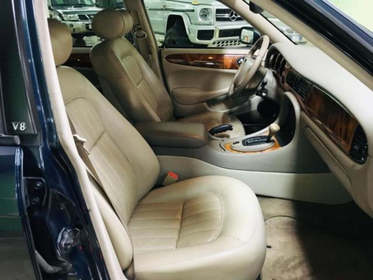 Jaguar XJ8 3.2 cat LWB (8)