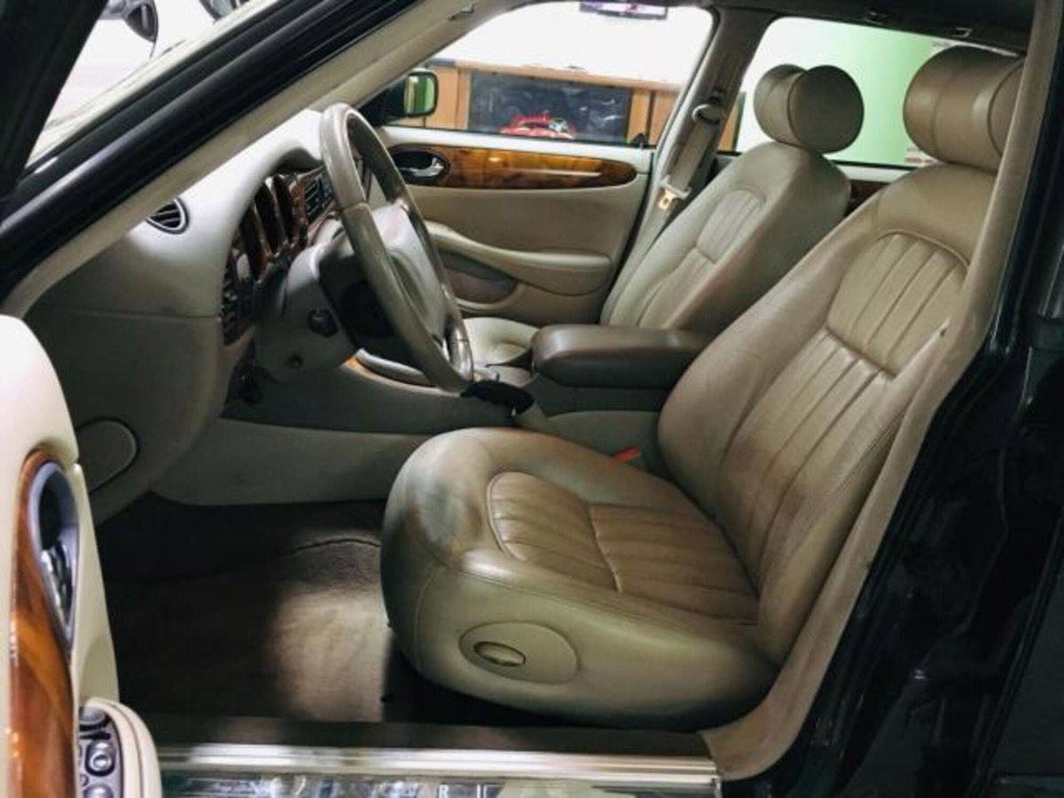 Jaguar XJ8 3.2 cat LWB (9)