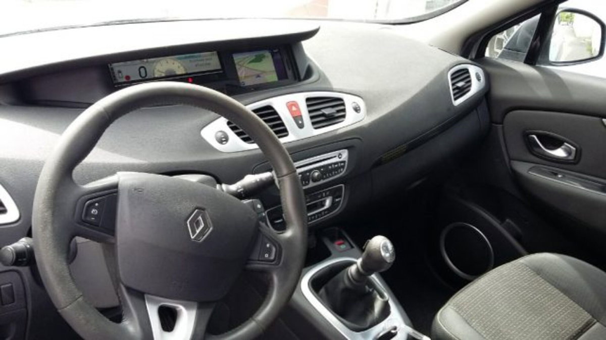 Renault Scénic X-Mod 1.5 dCi 110CV Dynamique (11)
