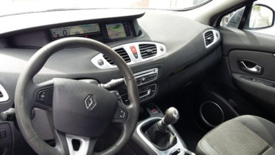 Renault Scénic X-Mod 1.5 dCi 110CV Dynamique (11)