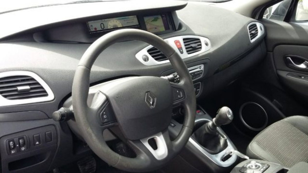 Renault Scénic X-Mod 1.5 dCi 110CV Dynamique (9)