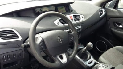 Renault Scénic X-Mod 1.5 dCi 110CV Dynamique (9)