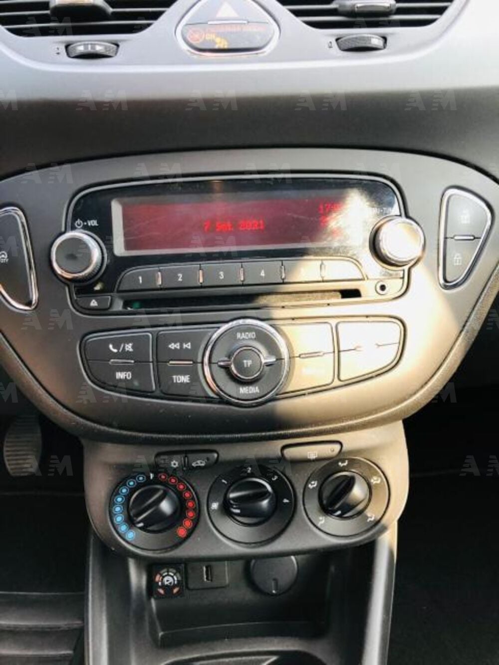 Opel Corsa 1.4 90CV GPL Tech 5 porte n-Joy (7)