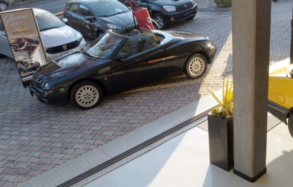 Alfa Romeo Spider 2.0i 16V Twin Spark cat (15)