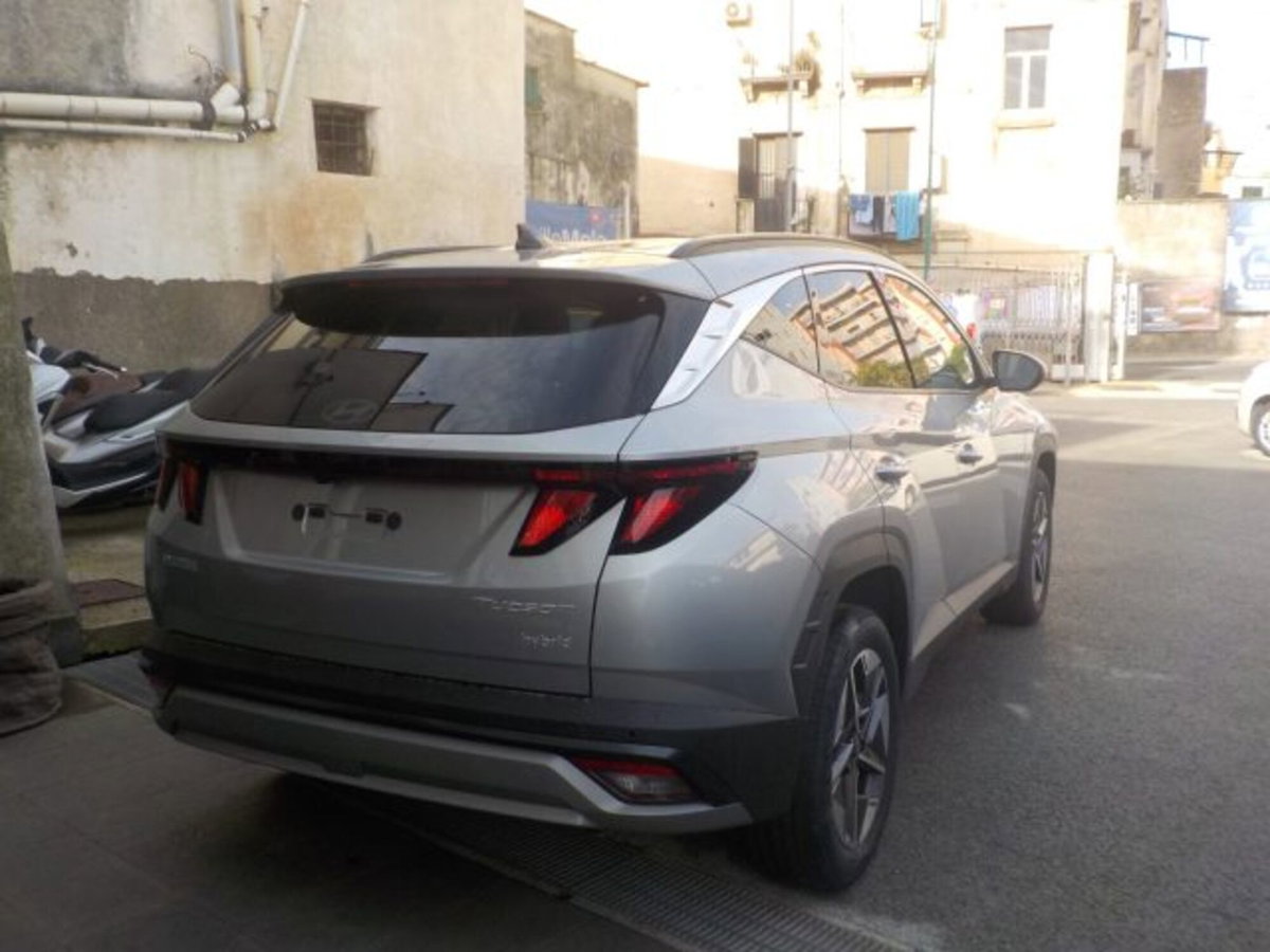Hyundai Tucson 1.6 hev Xtech 2wd 239cv auto (13)