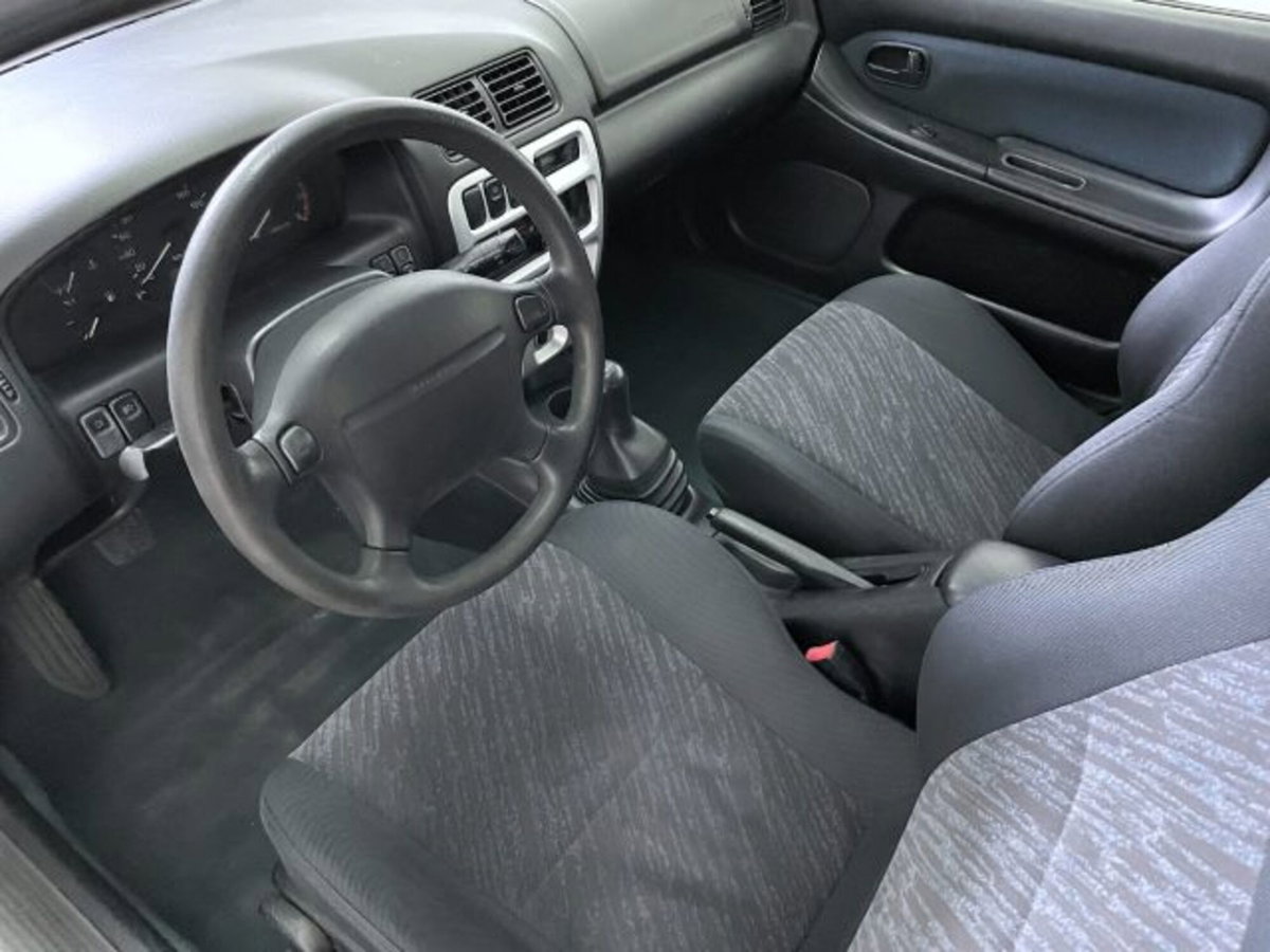 Mazda 323 Lantis 1.5i 16V cat 5 porte GLX (14)