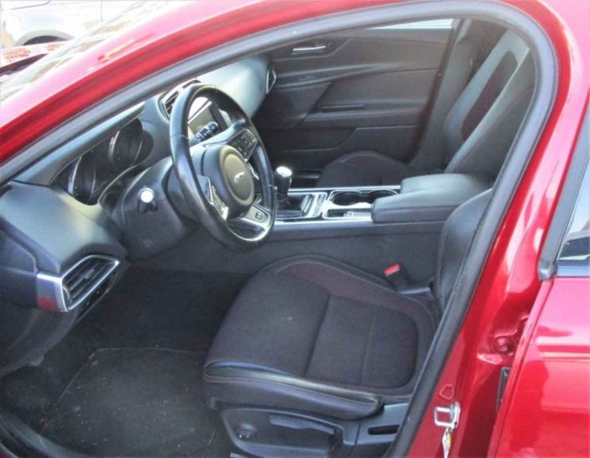 Jaguar XE 2.0 D Turbo 180CV Portfolio (4)