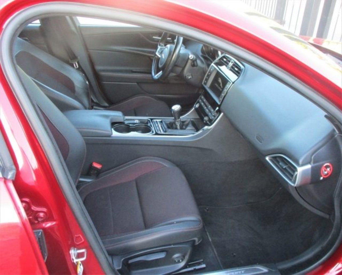 Jaguar XE 2.0 D Turbo 180CV Portfolio (5)