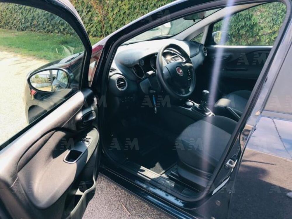 Fiat Punto 1.3 MJT II 75 CV 5 porte Street (10)