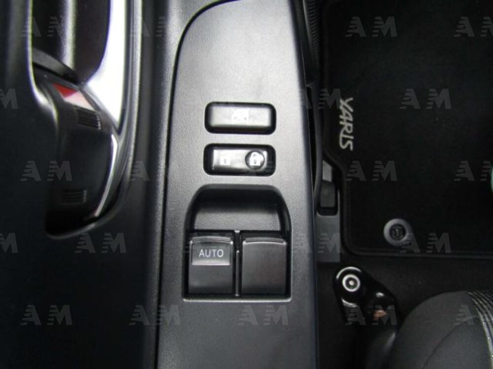 Toyota Yaris 16V cat 5 porte (15)