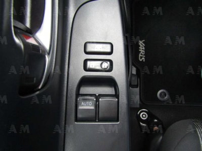 Toyota Yaris 16V cat 5 porte (15)