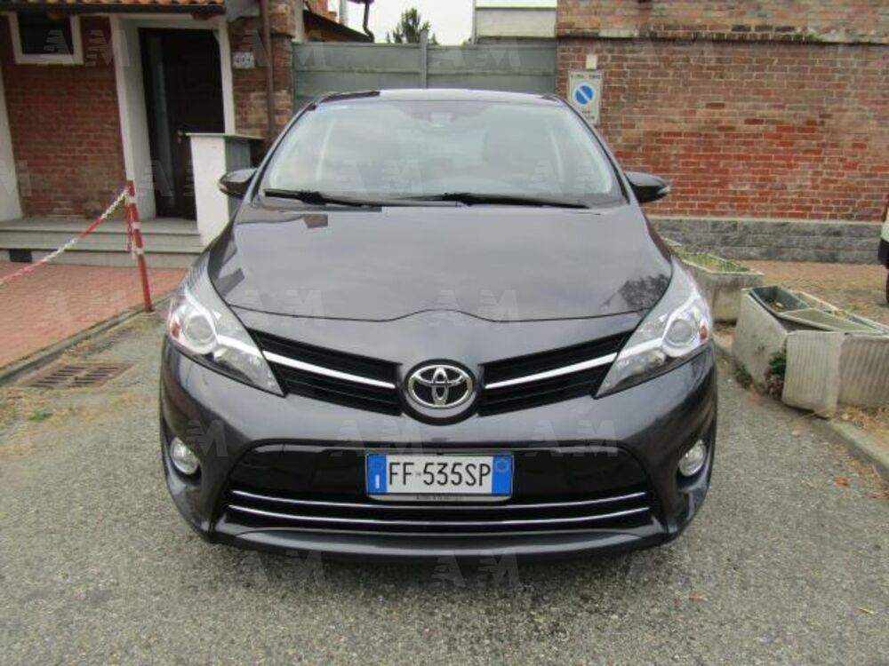 Toyota Verso 1.6 (2)