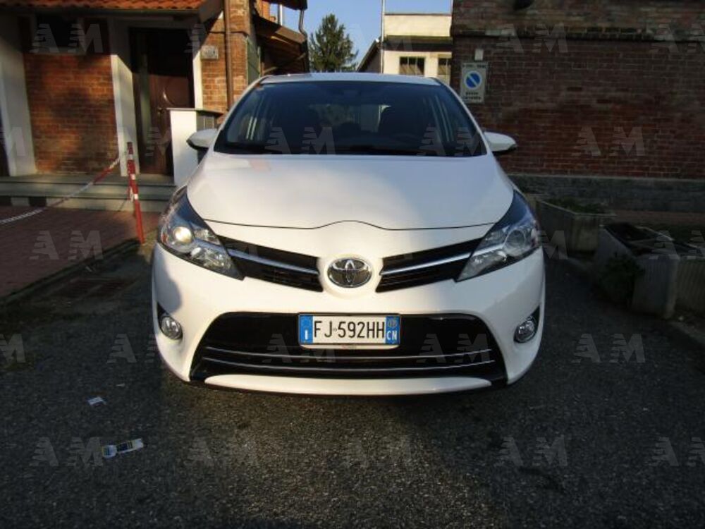 Toyota Verso 1.6 7 posti (2)