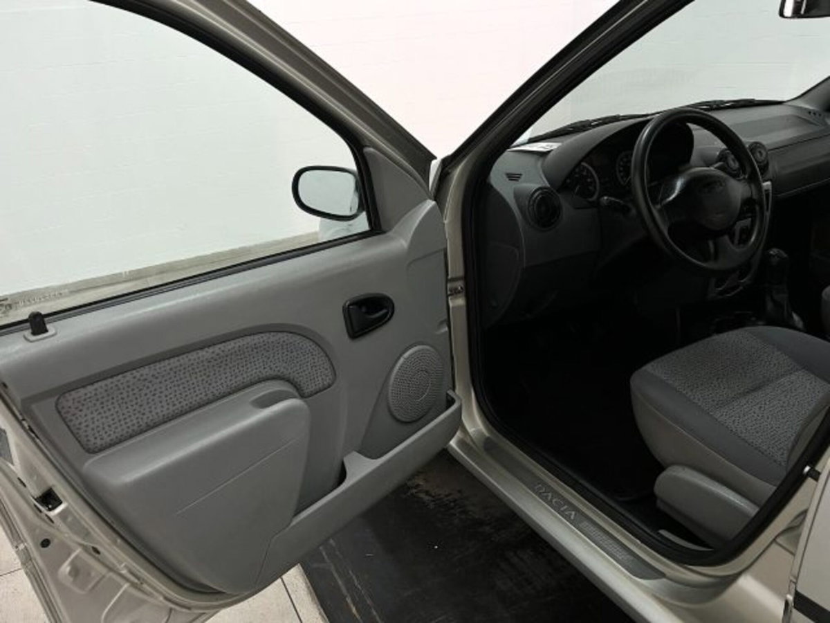 Dacia Logan 1.5 dCi 70CV Lauréate (10)
