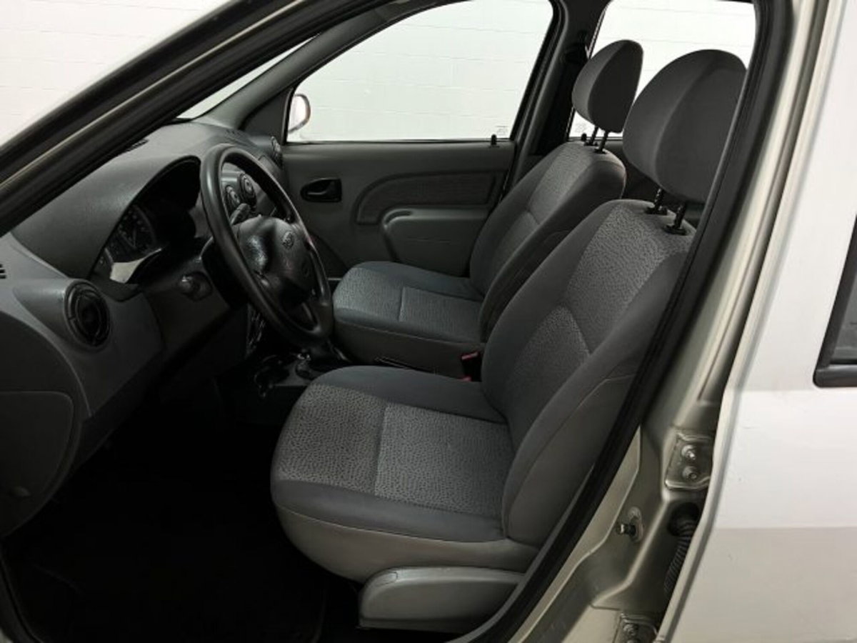 Dacia Logan 1.5 dCi 70CV Lauréate (11)