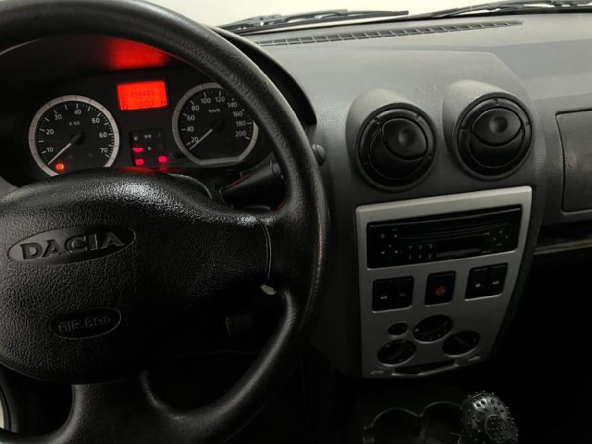 Dacia Logan 1.5 dCi 70CV Lauréate (16)