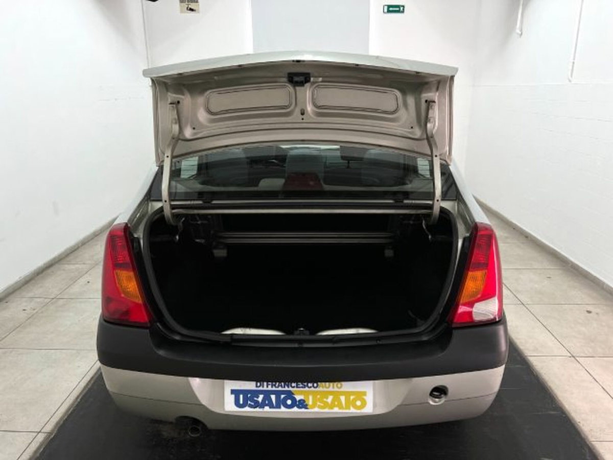Dacia Logan 1.5 dCi 70CV Lauréate (7)