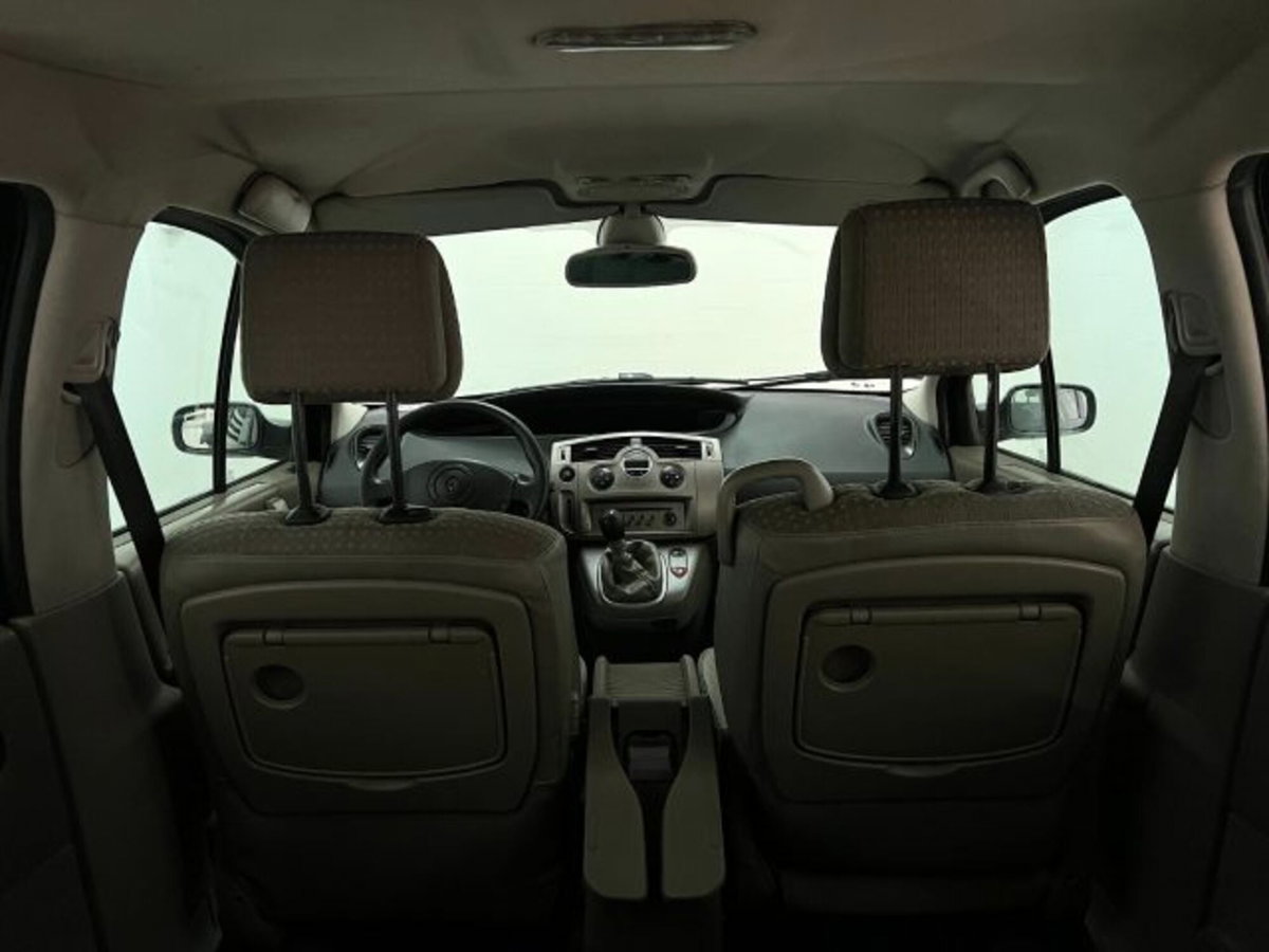 Renault Scenic E-Tech Electric 1.9 dCi Luxe Privilège (10)