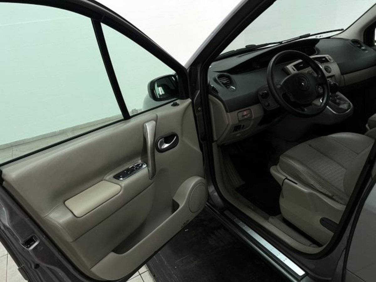 Renault Scenic E-Tech Electric 1.9 dCi Luxe Privilège (11)