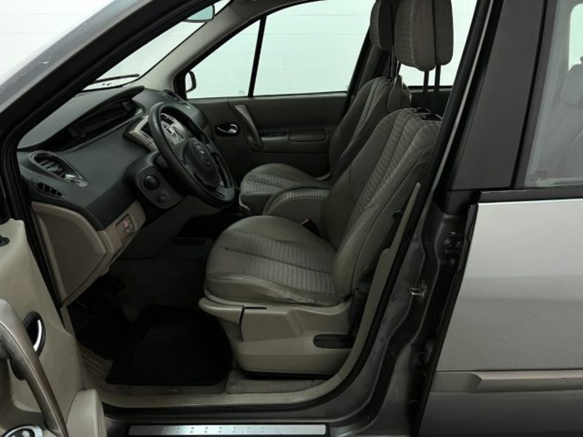 Renault Scenic E-Tech Electric 1.9 dCi Luxe Privilège (12)