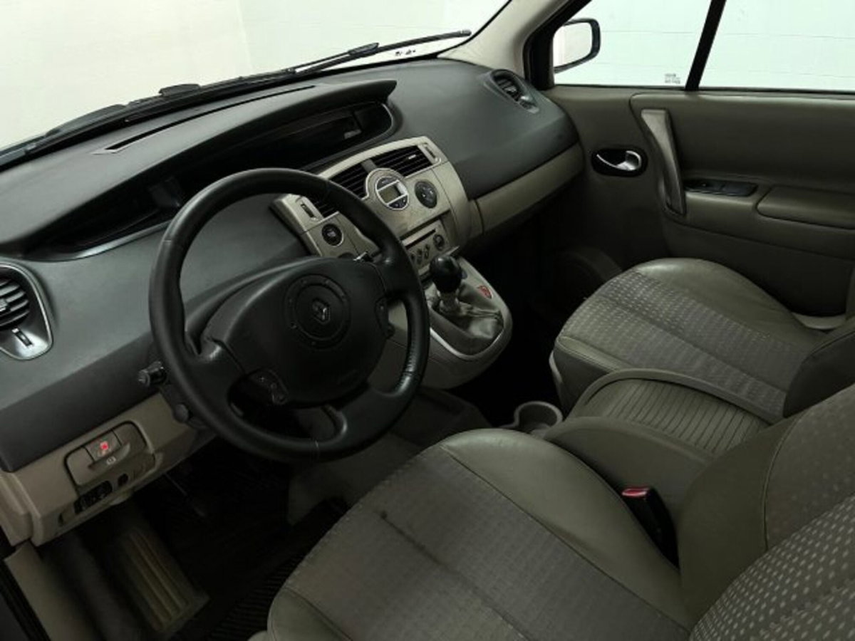 Renault Scenic E-Tech Electric 1.9 dCi Luxe Privilège (13)