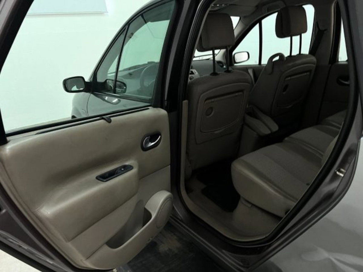 Renault Scenic E-Tech Electric 1.9 dCi Luxe Privilège (15)