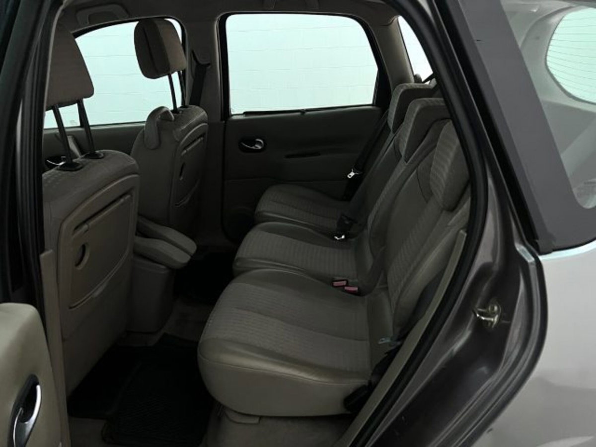 Renault Scenic E-Tech Electric 1.9 dCi Luxe Privilège (16)