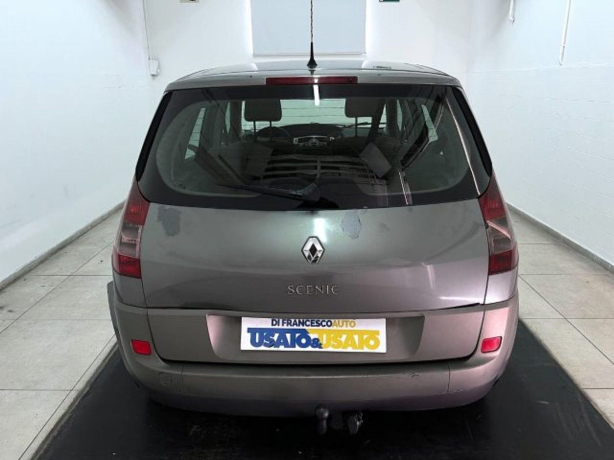 Renault Scenic E-Tech Electric 1.9 dCi Luxe Privilège (3)