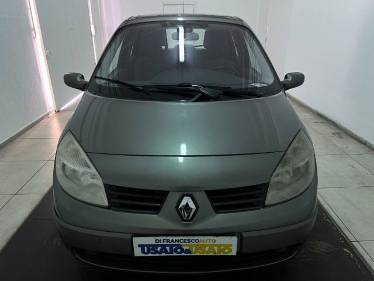 Renault Scenic E-Tech Electric 1.9 dCi Luxe Privilège (6)