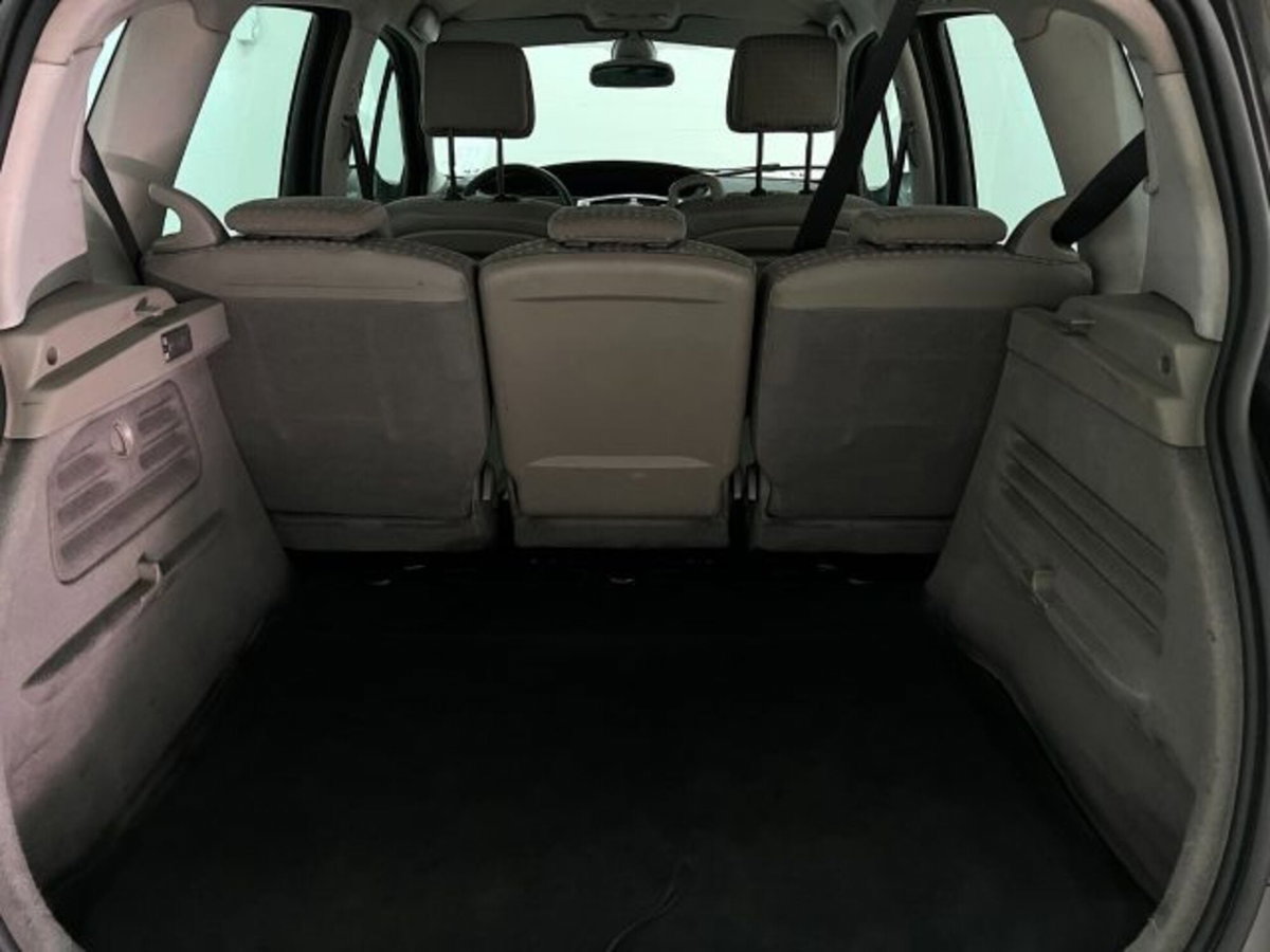 Renault Scenic E-Tech Electric 1.9 dCi Luxe Privilège (8)