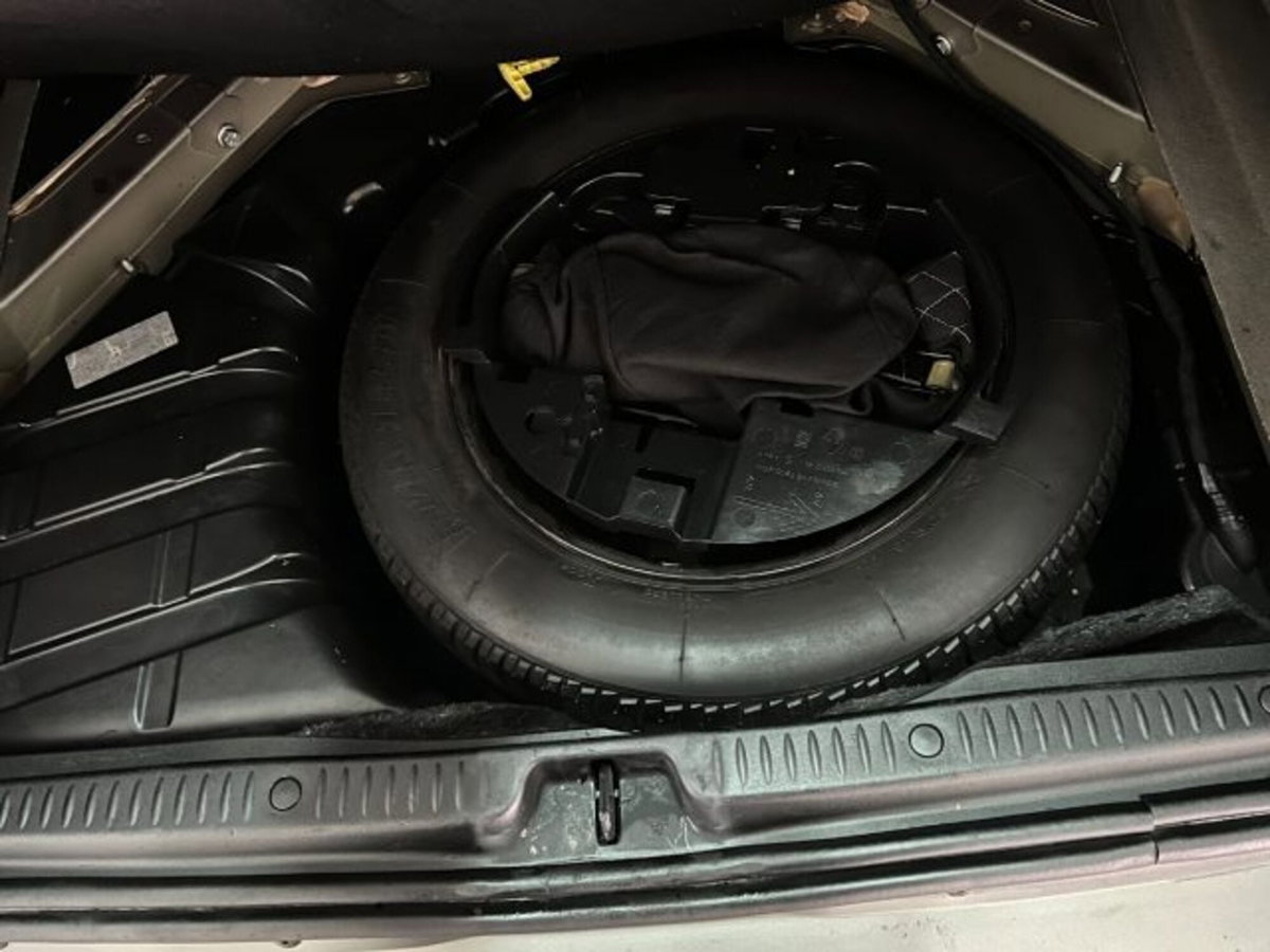 Renault Scenic E-Tech Electric 1.9 dCi Luxe Privilège (9)