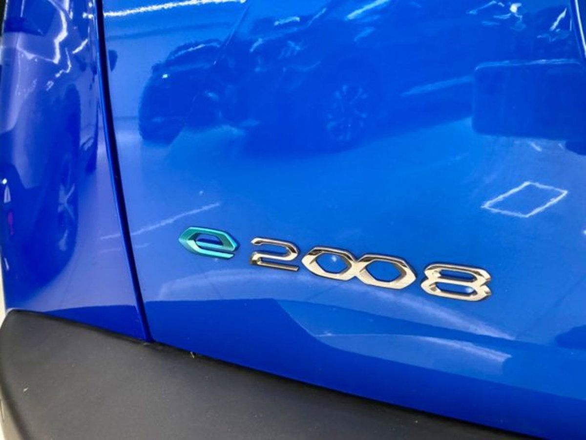 Peugeot 2008 motore elettrico 136 CV Allure Pack (11)