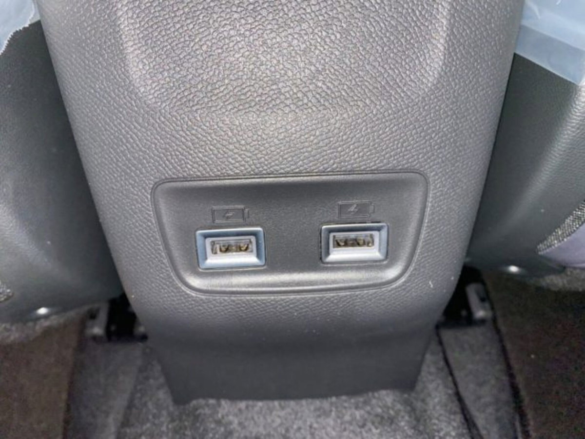 Peugeot 2008 motore elettrico 136 CV Allure Pack (12)