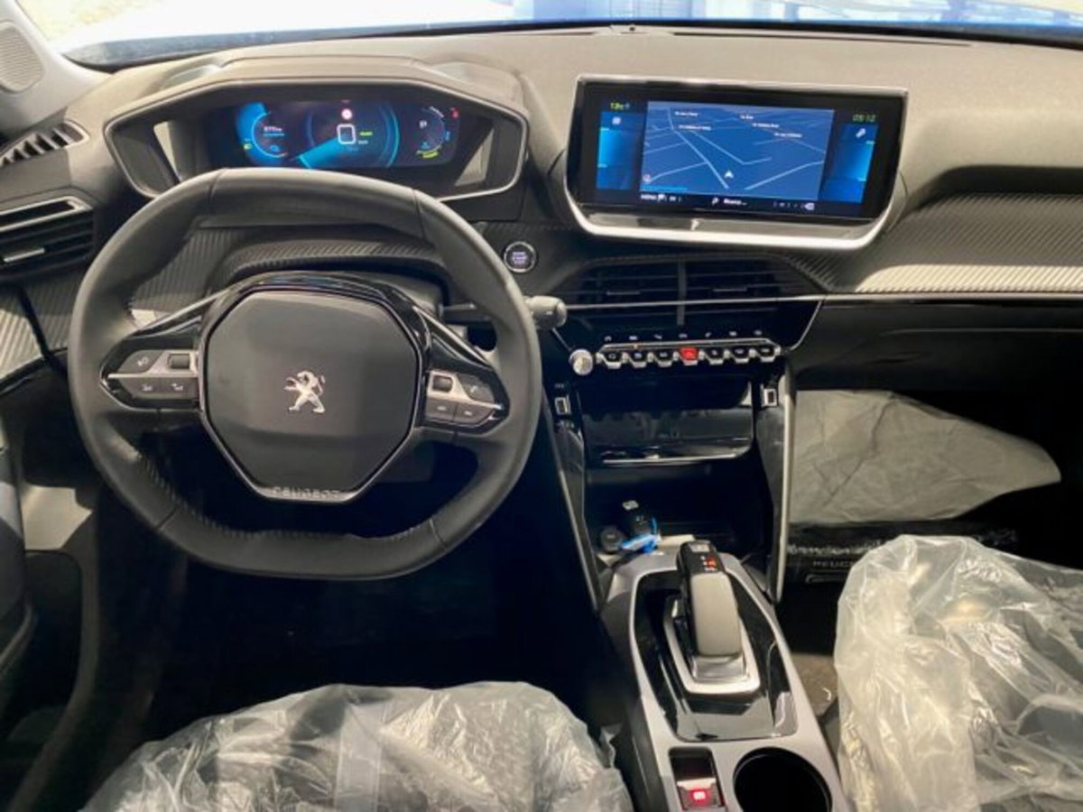 Peugeot 2008 motore elettrico 136 CV Allure Pack (13)