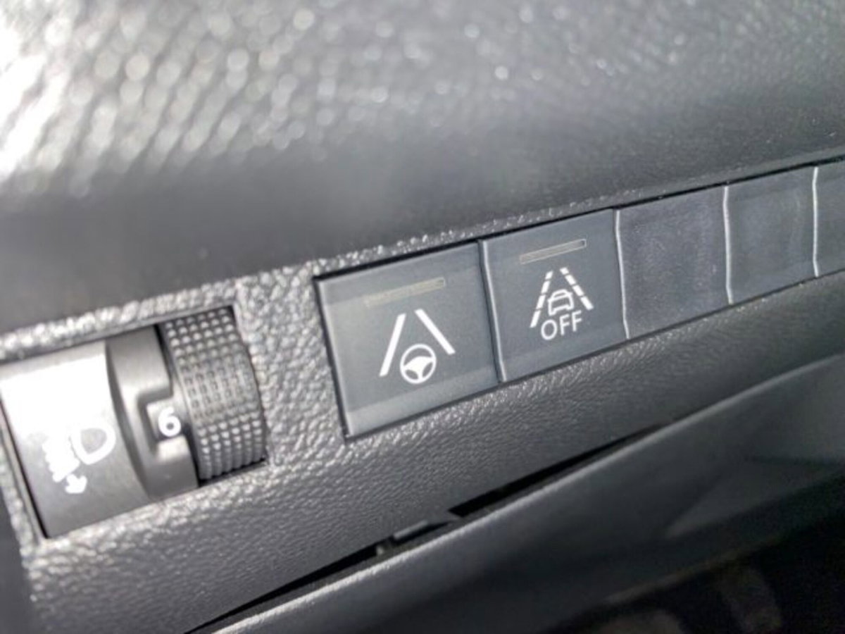 Peugeot 2008 motore elettrico 136 CV Allure Pack (15)