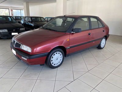 Lancia Delta 1.6 i.e. cat 5 porte  usata