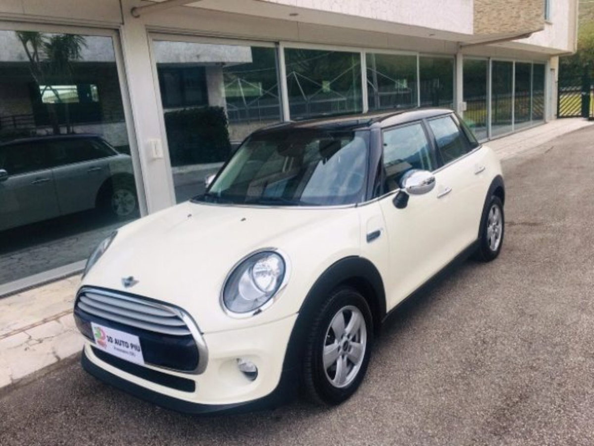 MINI Mini 1.5 Cooper D Business 5 porte (17)