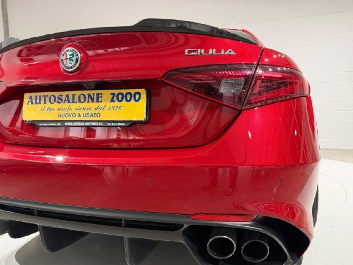 Alfa Romeo Giulia 2.9 T V6 Quadrifoglio (10)