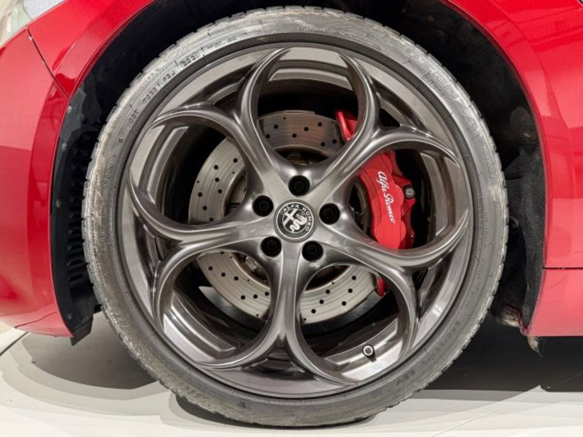 Alfa Romeo Giulia 2.9 T V6 Quadrifoglio (11)